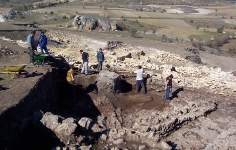 Kınık Köyü Yeraltı Şehri Kazı Çalışmaları